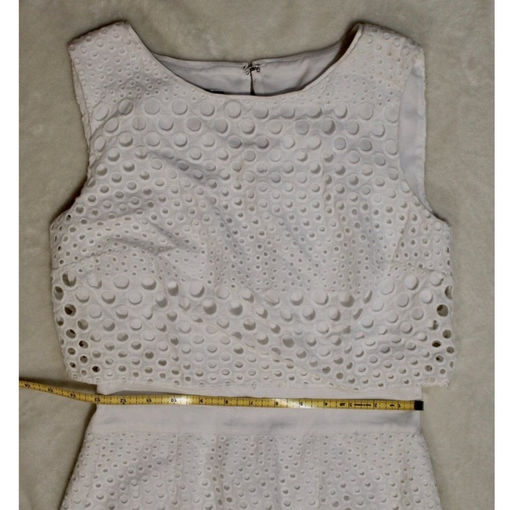 KAY UNGER size 2 White Eyelet A-line Dress - Picture 6 of 9